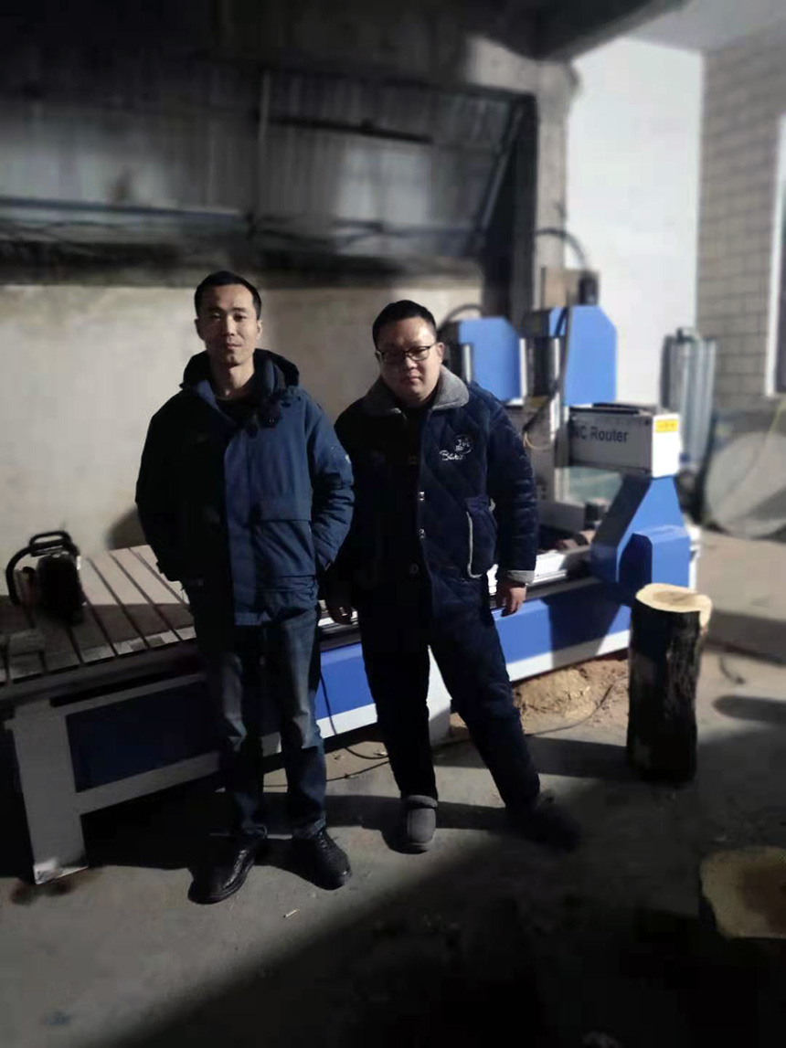 河南1325雙頭雙旋轉(zhuǎn)軸木工雕刻機(jī)(圖1) 河南1325雙頭雙旋轉(zhuǎn)軸木工雕刻機(jī)(圖1)